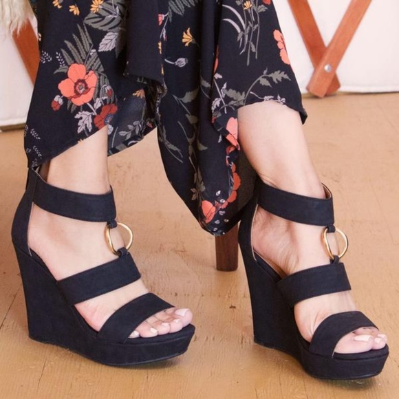 Qupid Shoes - Black "O" Ring Wedge